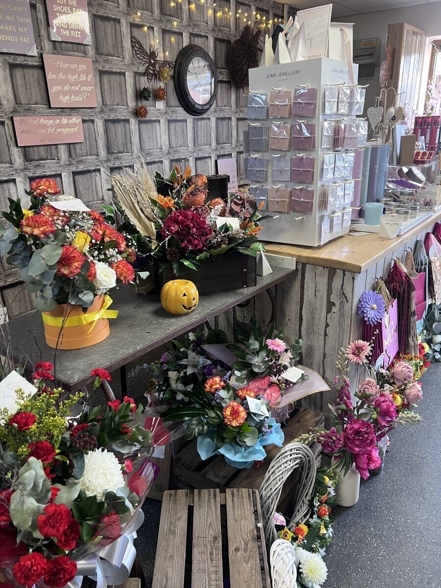 Gift shop cafe & florists