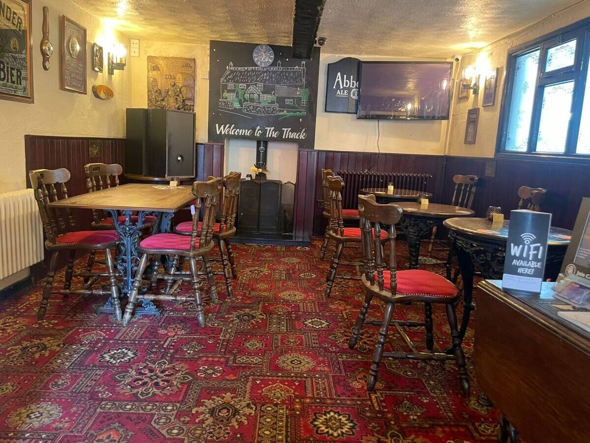 DERBYSHIRE - TRADITIONAL COMMUNITY PUBLIC HOUSE AND RESTAURANT Photo 7