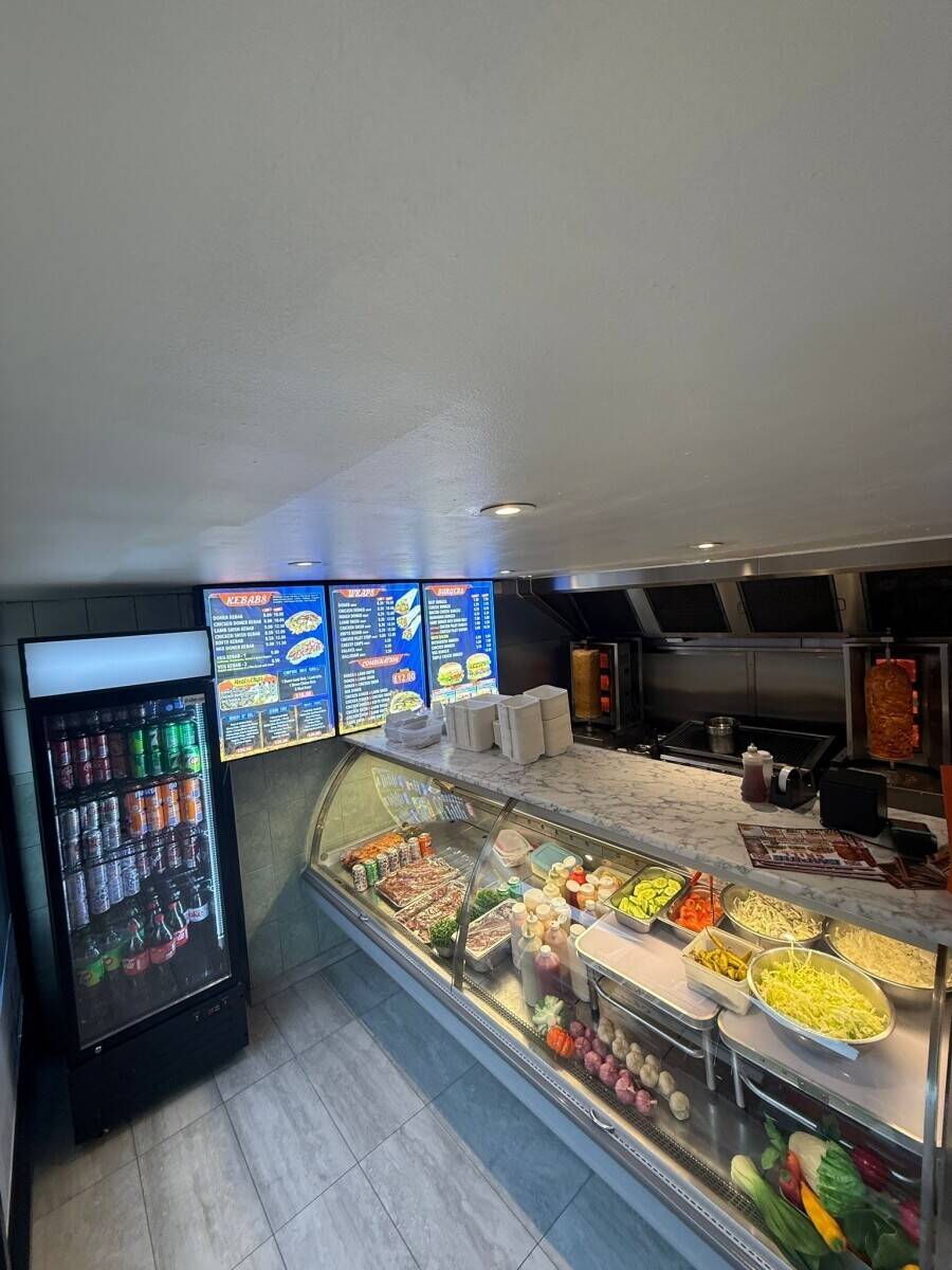 Fast food takeaway & Kebab shop with a flat upstairs for sale