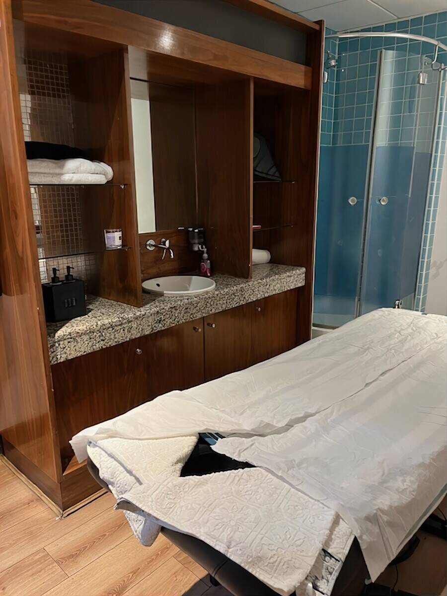 beauty / massage rooms to rent by the busy Gym, station road, Harrow