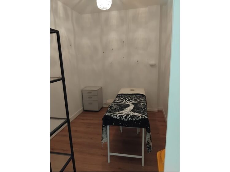 Be Your Own Boss in Beauty – Fully Equipped Salon for Sale