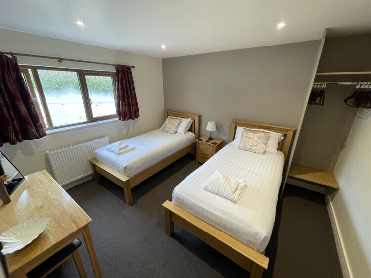Immaculate Freehouse in South Hams – Recently Renovated For Sale in Kingsbridge Photo 7
