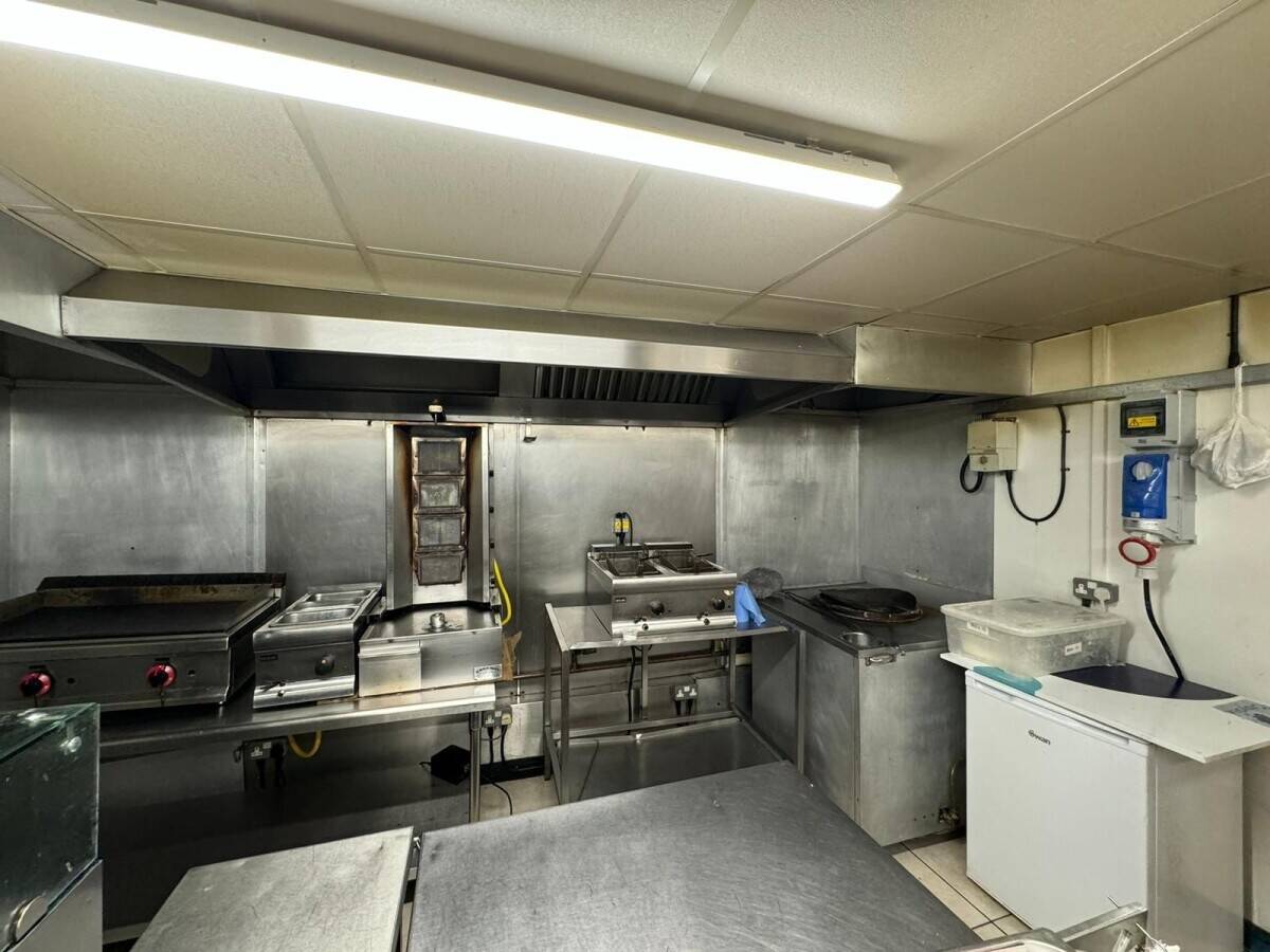 Pizza and kebabs take away in Blaydon for sale
