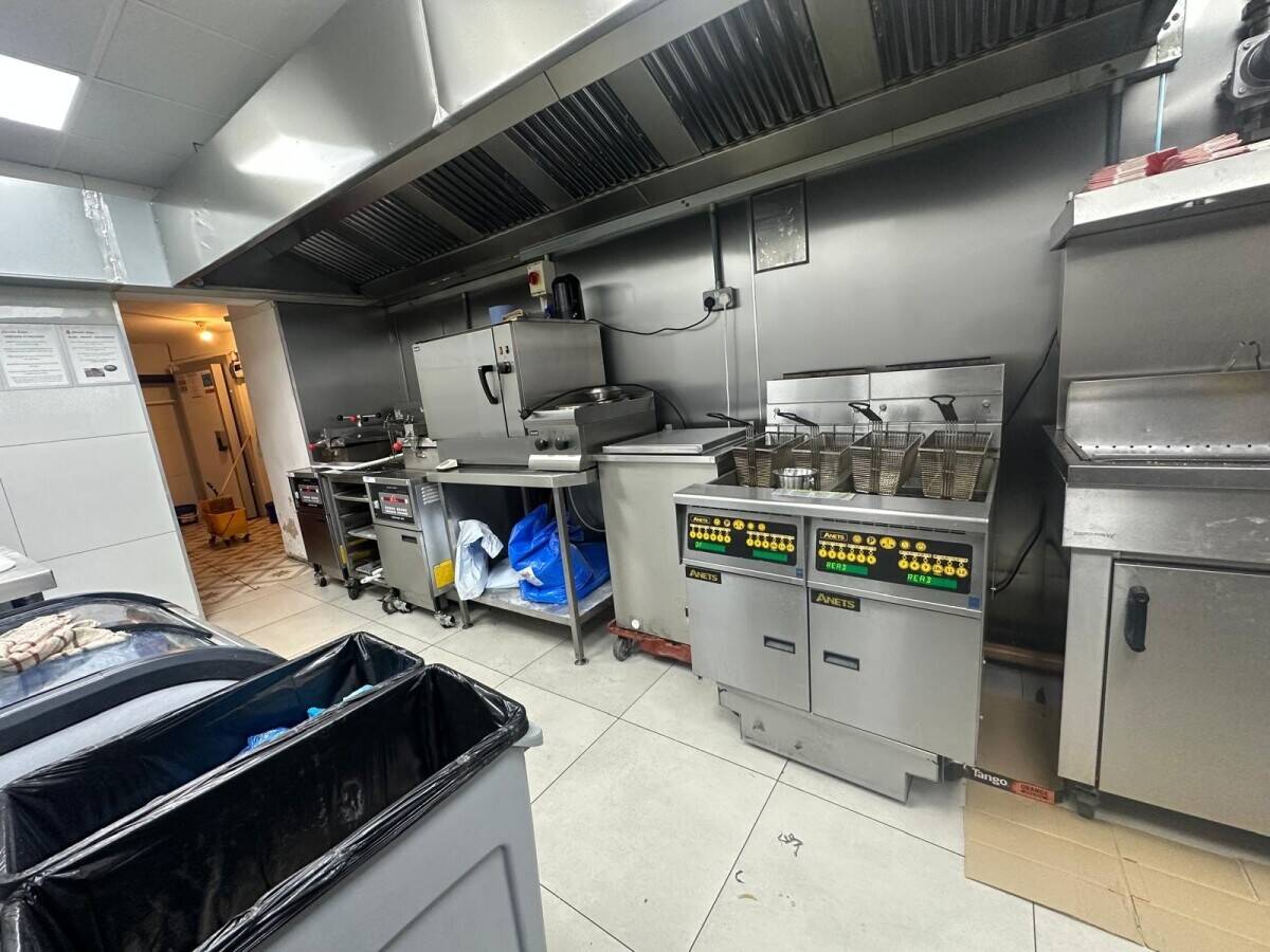 Chiken and Ribs Takeaway for Sale Prime Town Centre Location (South Wales) Photo 7