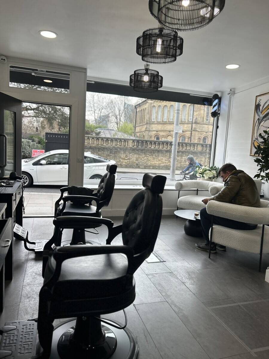 Barber shop for sale Men’s grooming room in Chelsea London Affluent area Photo 5