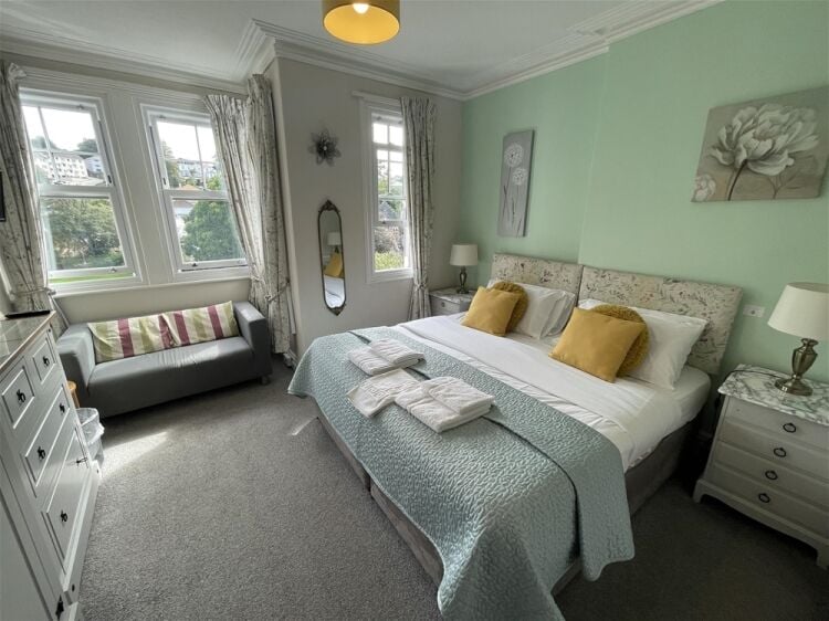 Beautifully presented guest house in a prime position close to Torquay Harbour For Sale in Torquay Photo 7