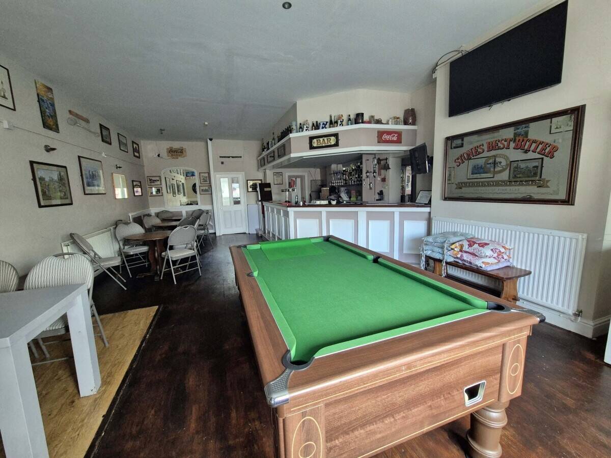 CONWY - SUBSTANTIAL SEASIDE PUBLIC HOUSE WITH PLANNING PERMISSION