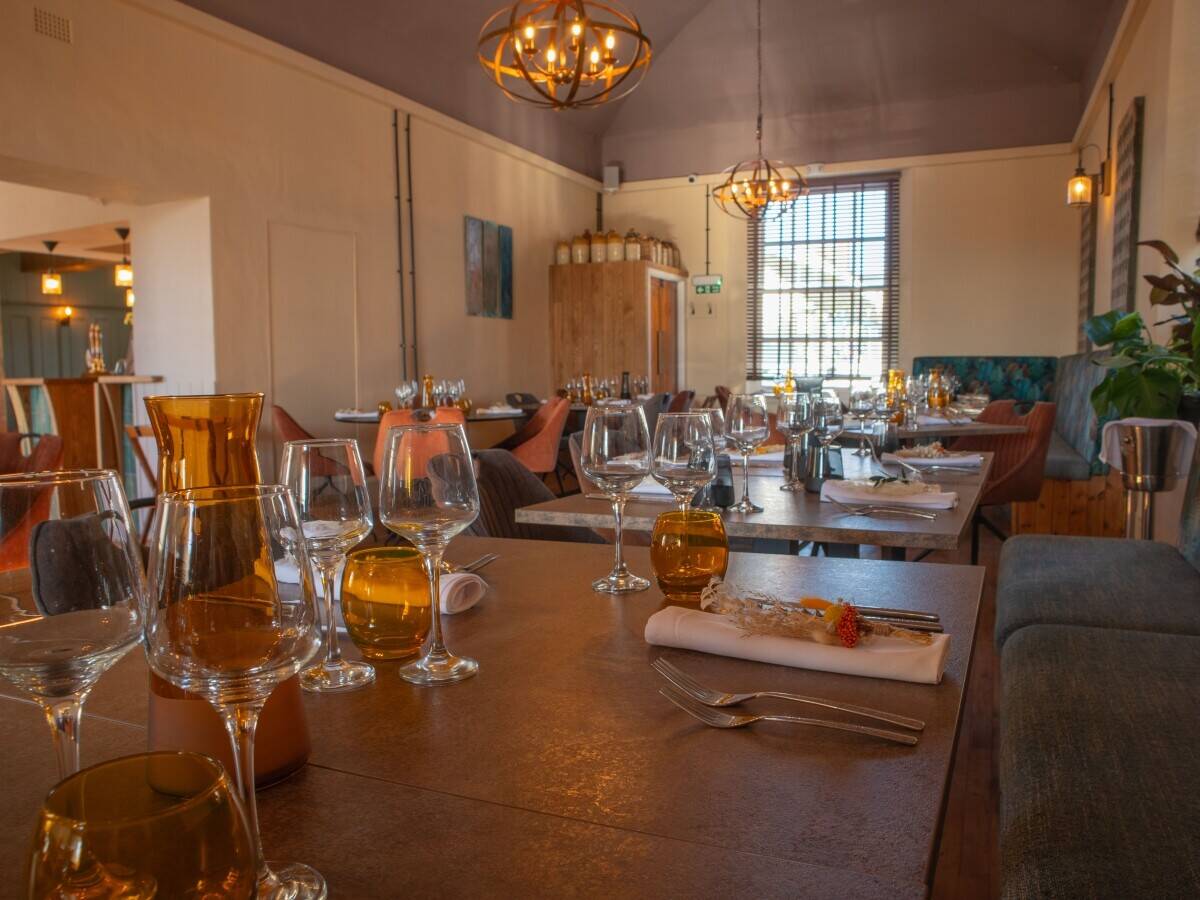 DEVON – THOROUGHLY RESTORED TOWN CENTRE HOTEL AND BAR Photo 7