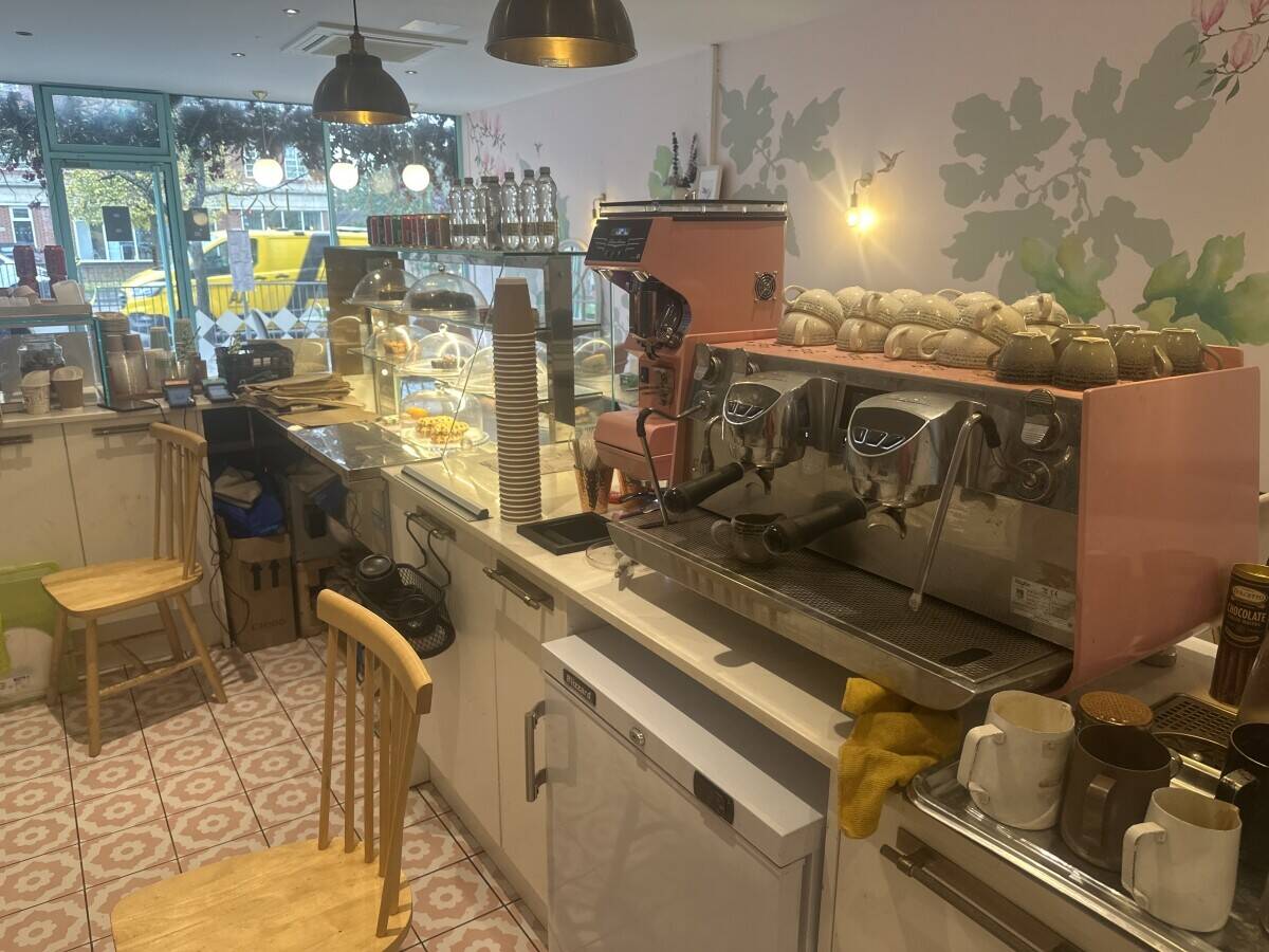 A3 Restaurant&Cafe with food and bar in East Finchley London for sale.WhatsApp +447448161583