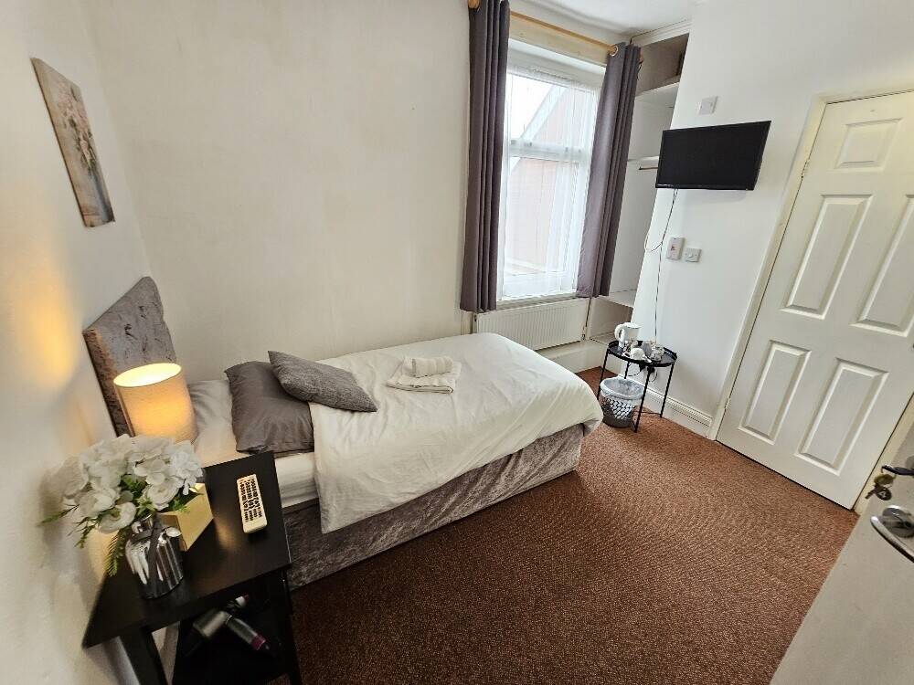 Established & Profitable Exeter Guest House With 6 Letting Bedrooms & Owners 1 Bedroom Accommodation Photo 7