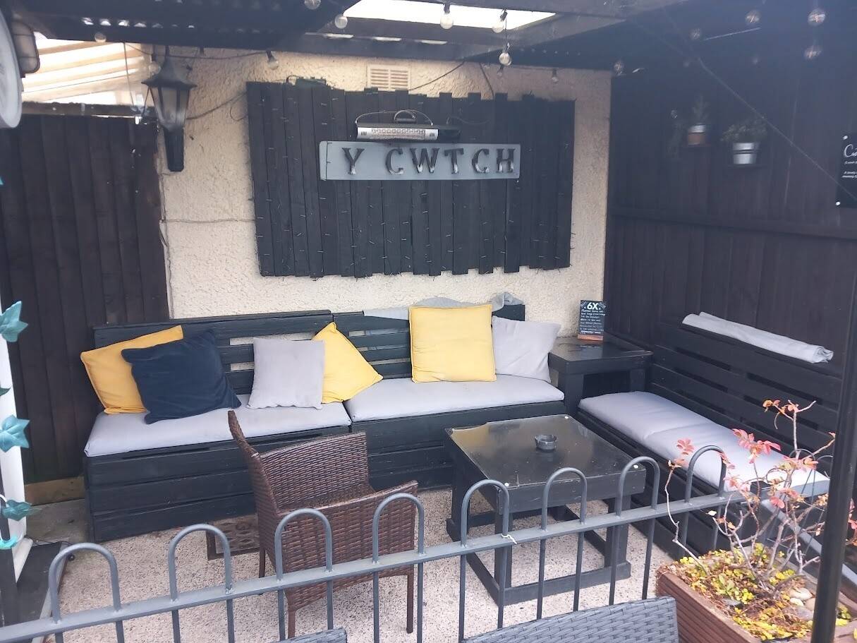 SOUTH WALES - HIGHLY PROFITABLE TRADITIONAL VILLAGE PUB Photo 7