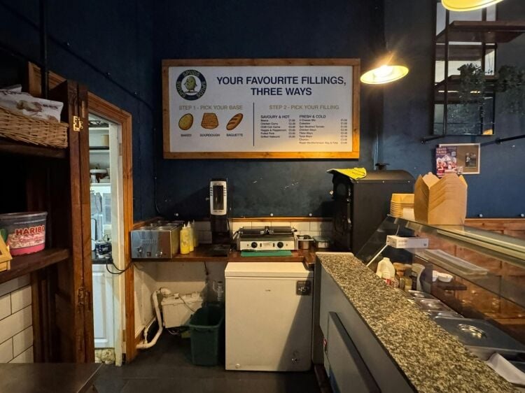 Cafe, Coffee Premises in Glasgow West End. Class 1, suitable for sandwich/deli/coffee