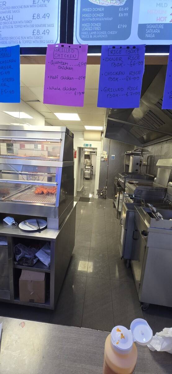Fried chicken takeaway business, Lewisham London Photo 7
