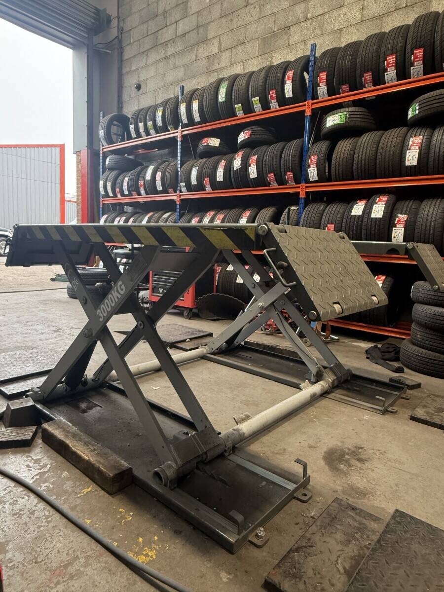 The Tyre Clinic, Hull. Photo 8