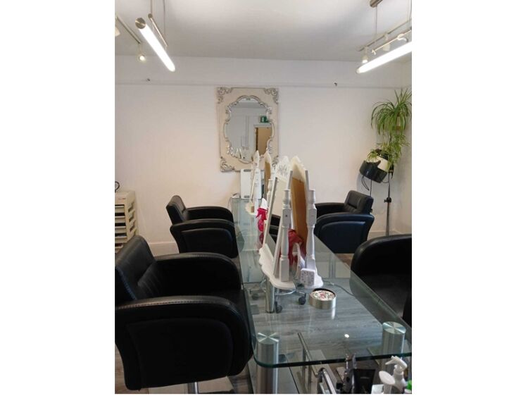 Dazl Hair & Beauty – Shine with an Established Brand
