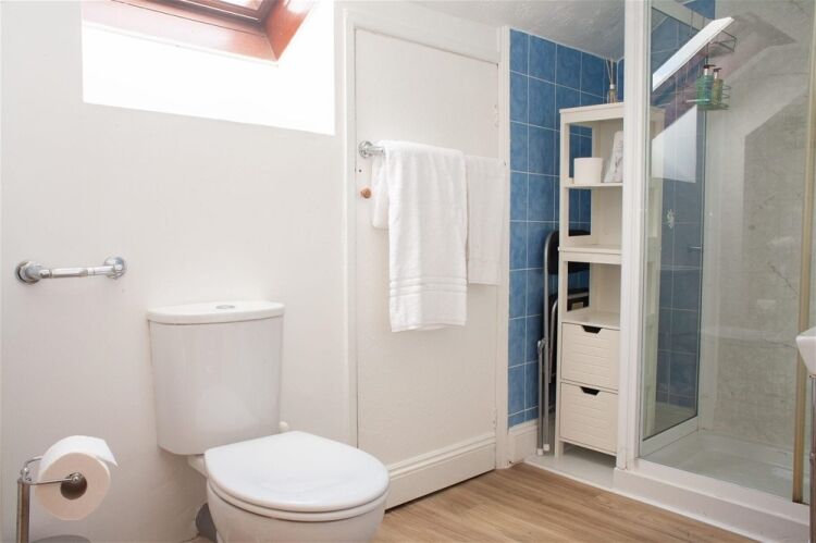 Captivating 7-Bedroom Georgian Guest House with En Suites for Sale For Sale in Minehead Photo 7