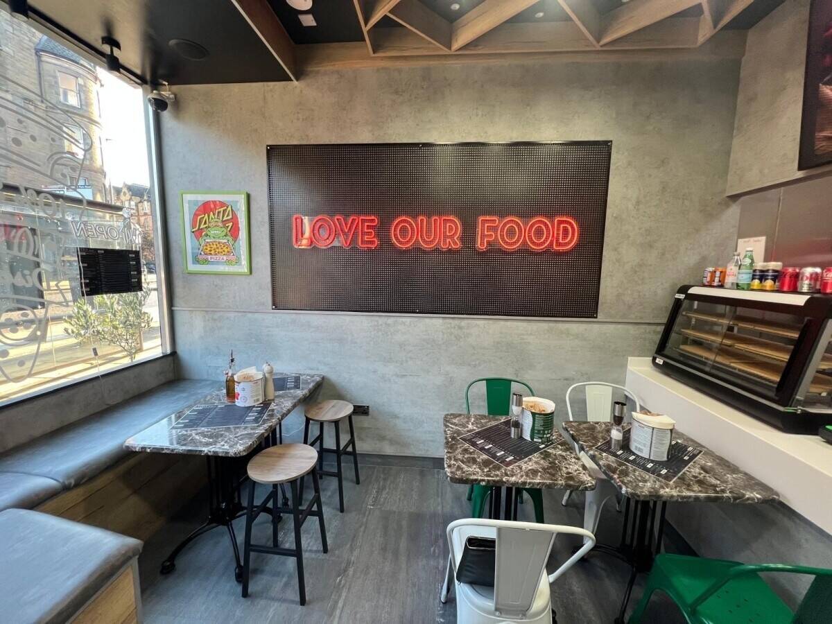 Quality Neapolitan Pizza Takeaway with some seating located in Edinburgh (ref 1781) Photo 7