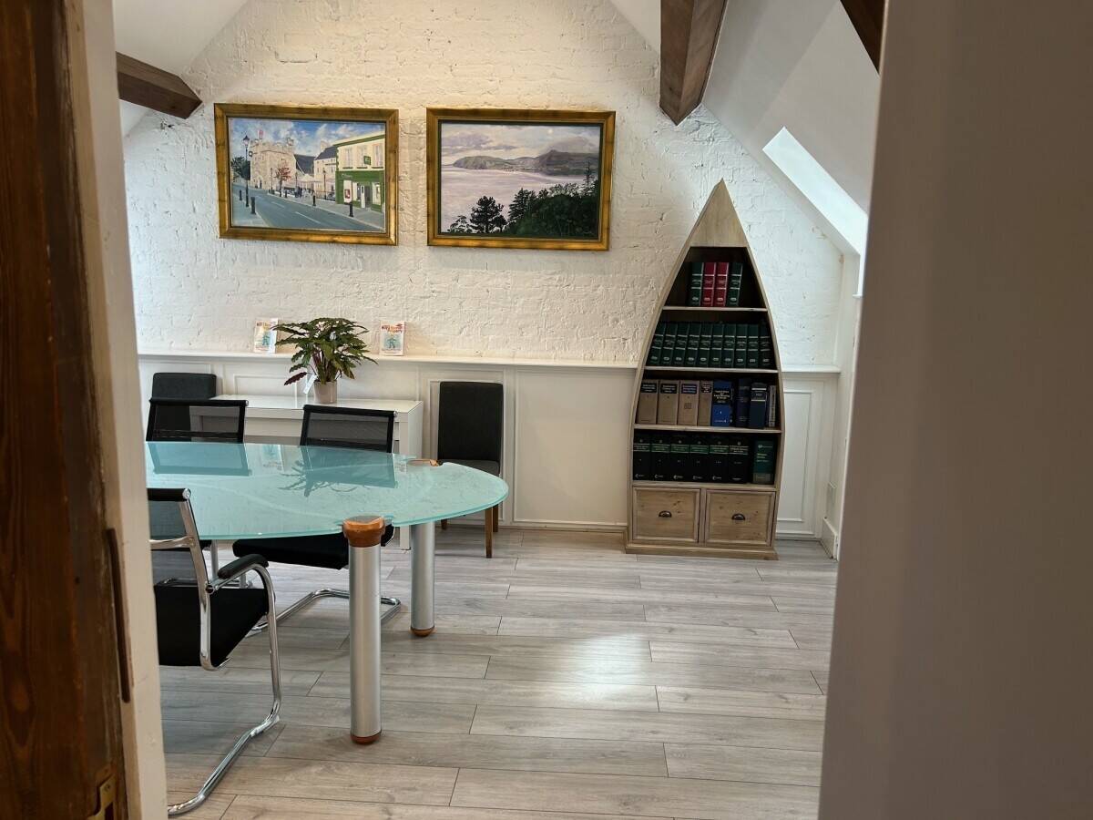 Prime Chelsea Aesthetic Clinic - State of the Art Equipment - Low Rent - Great Potential!