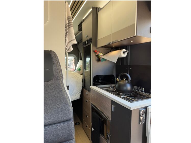 Campervan Rental Startup & Domain Portfolio – Ready to Scale