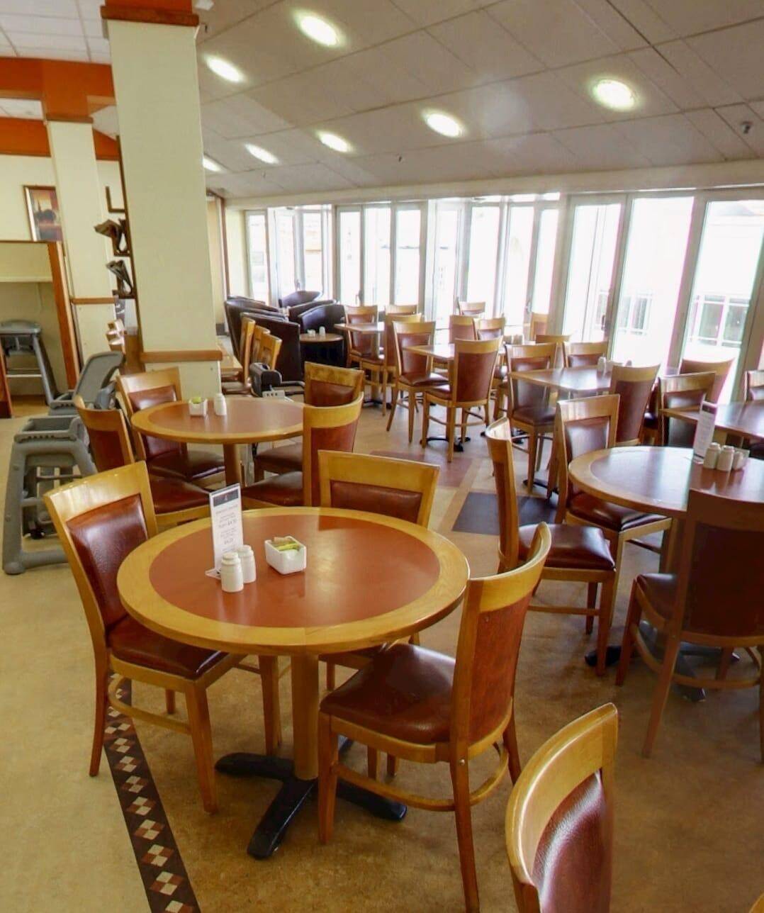 Town centre Restaurant in Boston shopping mall Photo 7