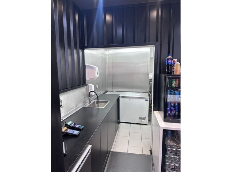 Prime Manchester Takeaway – Fully Equipped & Trading!