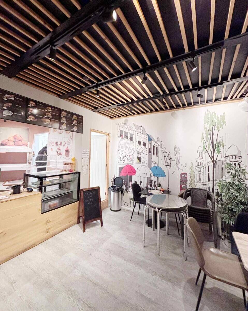 Caf&eacute; & Bakery with Hot Meals, Cakes, and Donuts Takeaway Photo 7