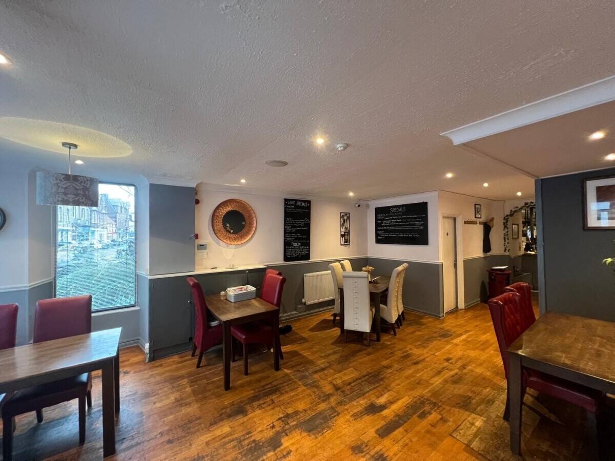 Exceptional licensed restaurant premises located in the desirable town of North Berwick (ref 1782) Photo 7