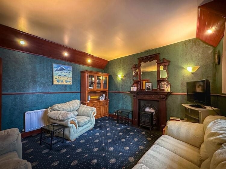 Seafield Inn (Public House with Owners Flat) Photo 7