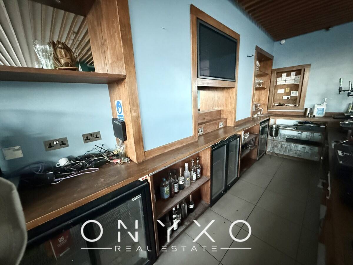 Fully Fitted Restaurant, Bar & Lounge TOLET in Northolt - Currently Closed Photo 7