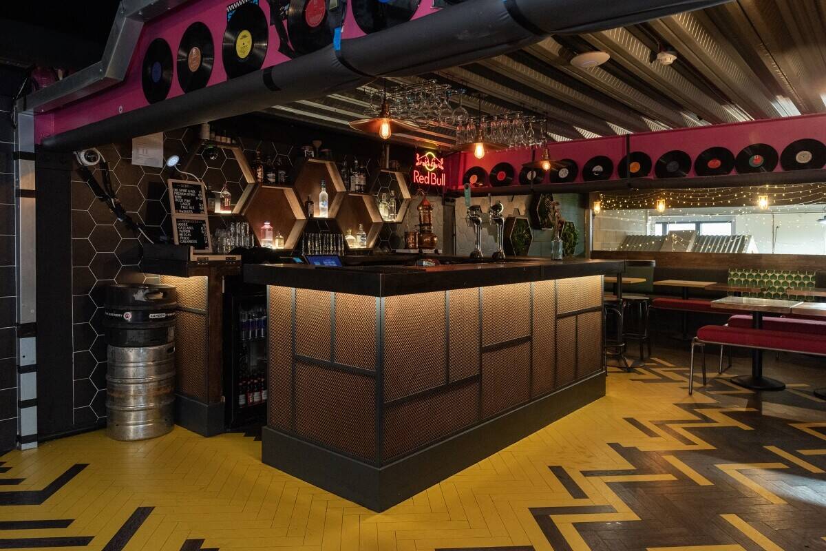Fully-Equipped Late-Night Bar & Music Venue for Sale in Tooting Market Photo 7