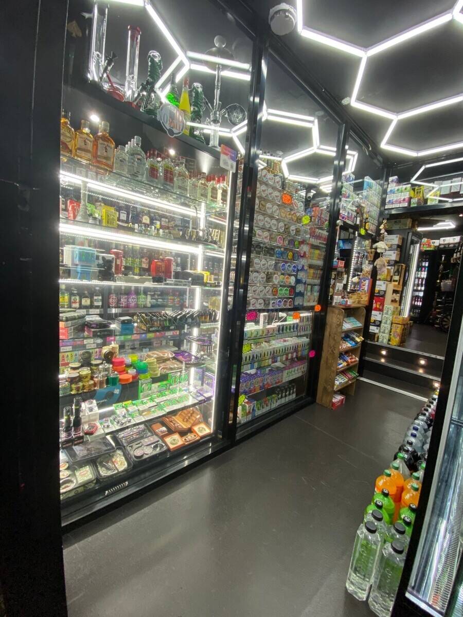 Off licence shop in Sheffield city centre