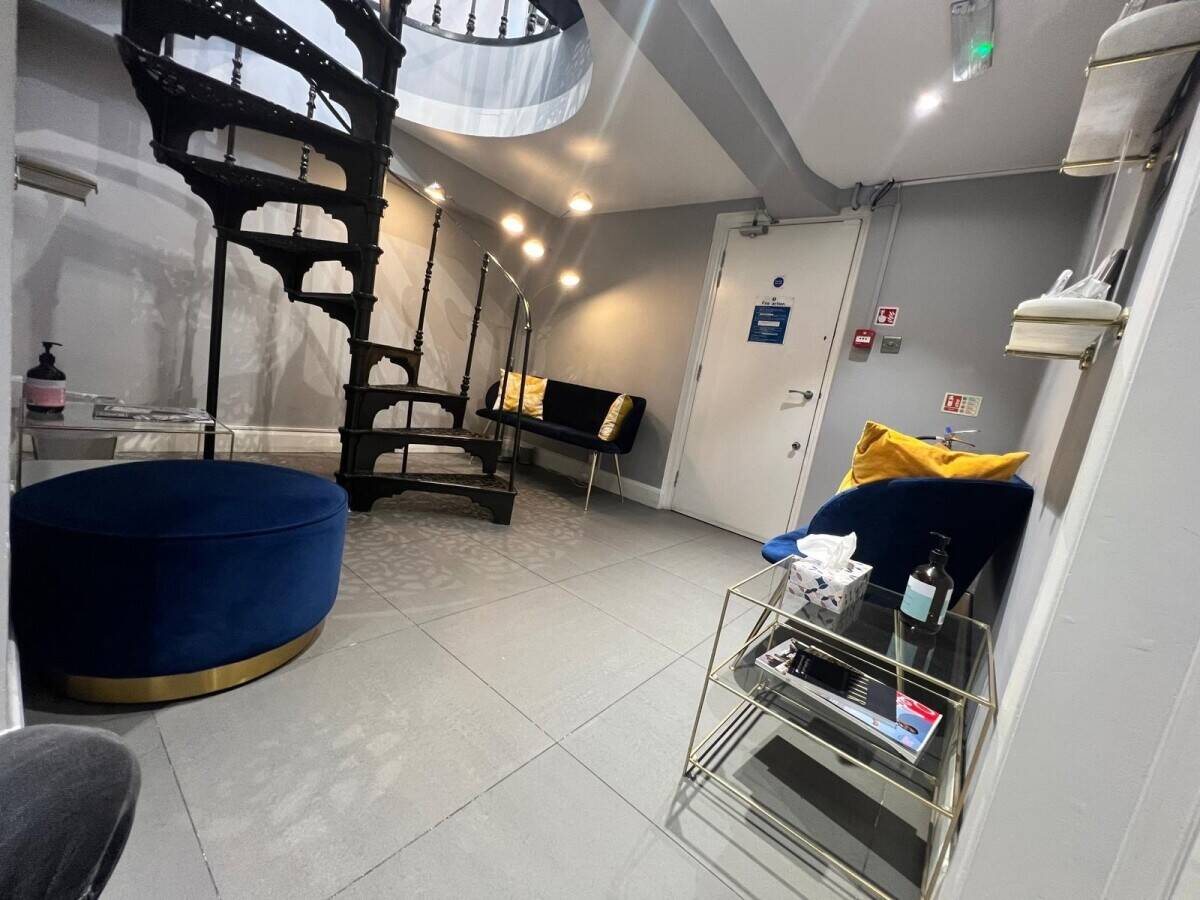 Salon Chairs to Rent located in central london Oxford circus