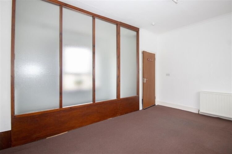 Investment Unit Opportunity – Retail Unit with Office Space & Yard Photo 7