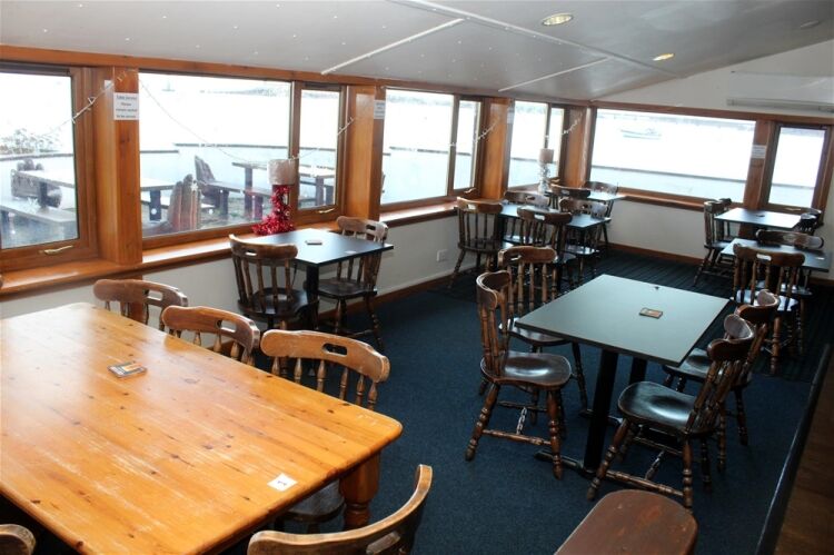 Castle Moil Restaurant, King Haakon Bar & Bunkhouse Photo 7