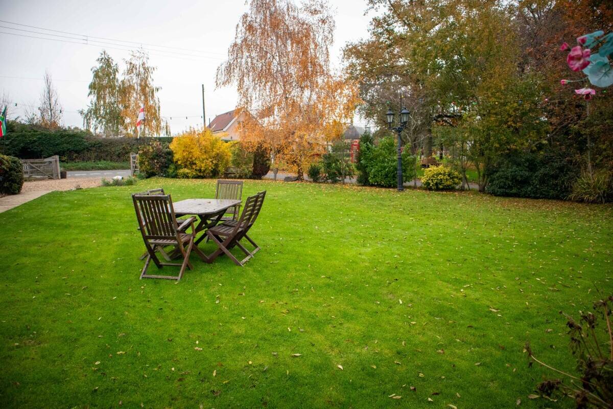 SUFFOLK - CHARMING COUNTRY RESTAURANT AND PUB Photo 6