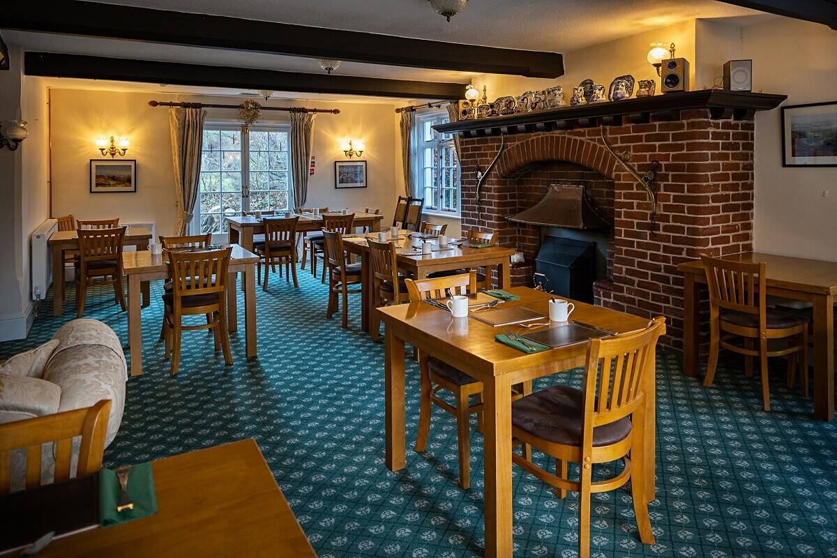 One Of The South West's Finest Country Inns With 10 Ensuite Letting Bedrooms & A Letting Apartment