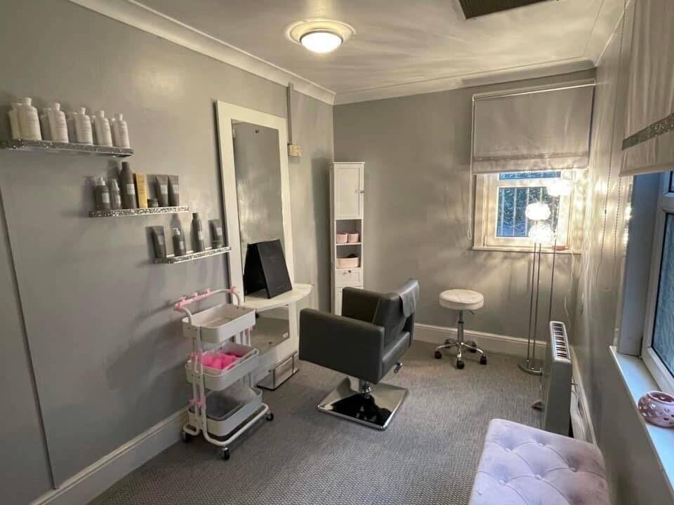 Vacant Former Salon available for lease assignment