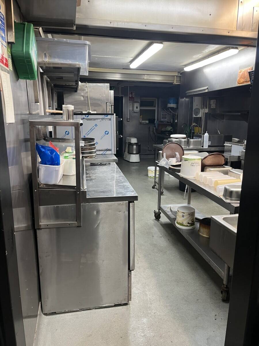Fully refurbished takeaway for sale