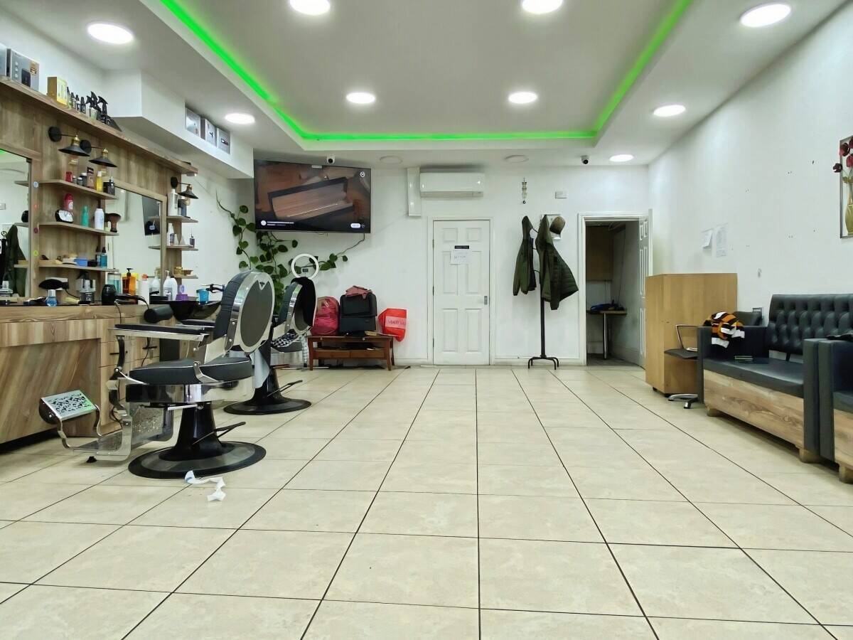 Barber Shop and Hairdressing Salon For Sale in Reading, Whitley Street - Beauty Room Photo 7