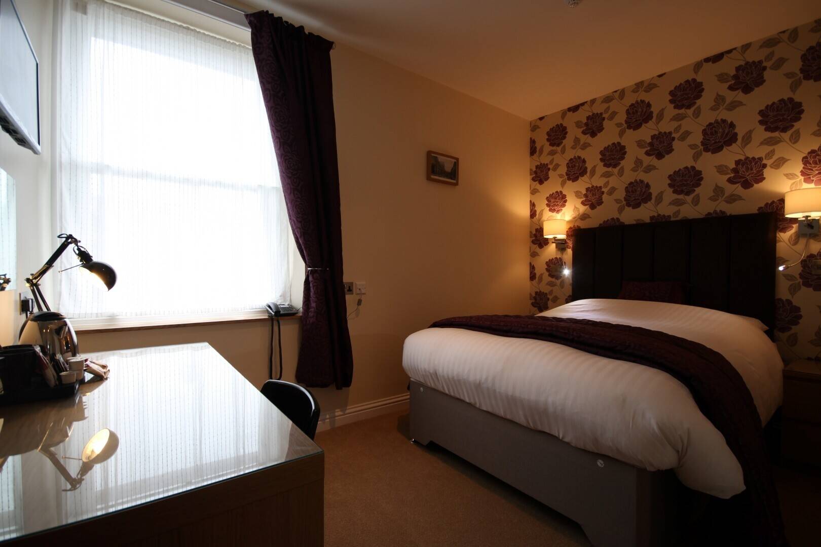 LION HOTEL & RESTAURANT BROAD STREET BLAENAVON TORFAEN - FOR SALE BY PUBLIC AUCTION