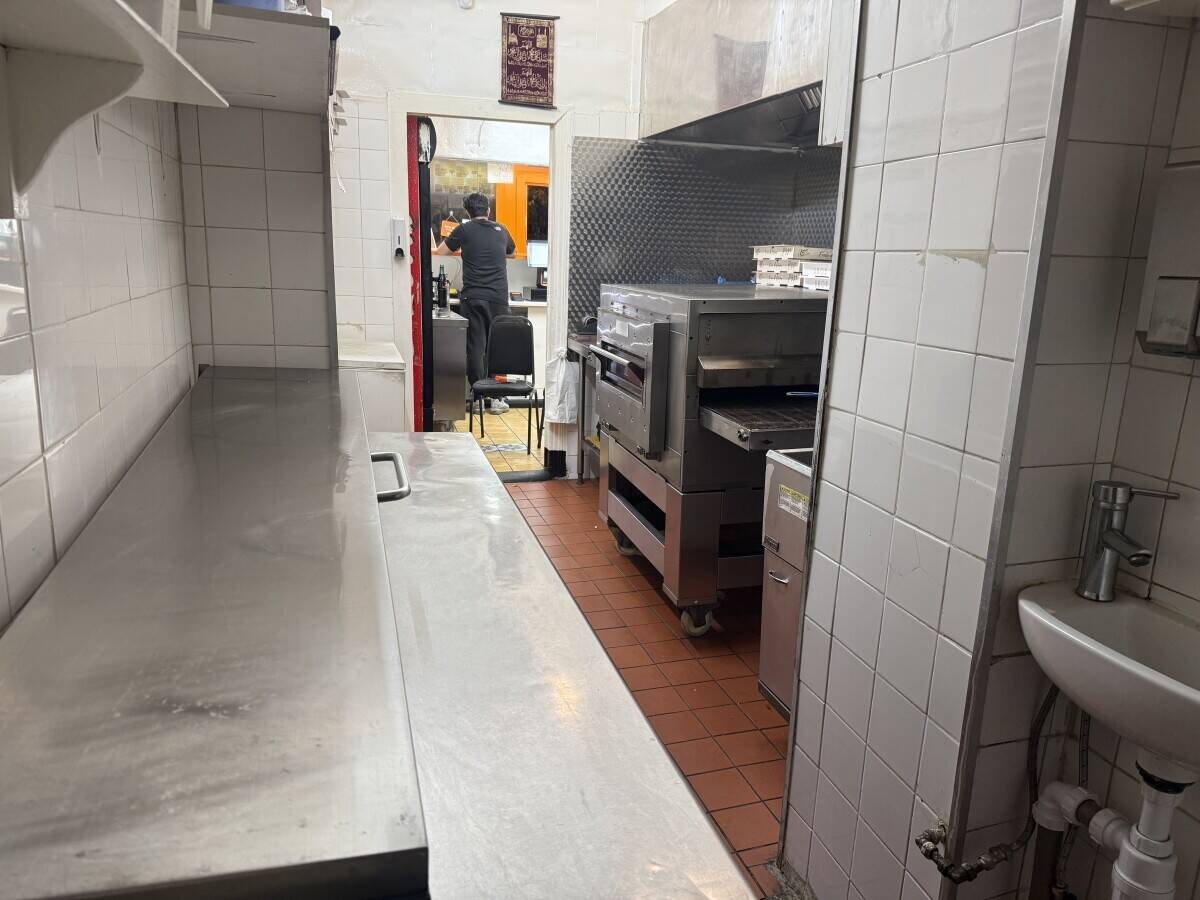 Pizza Shop Lease for Sale – Great Location Photo 7