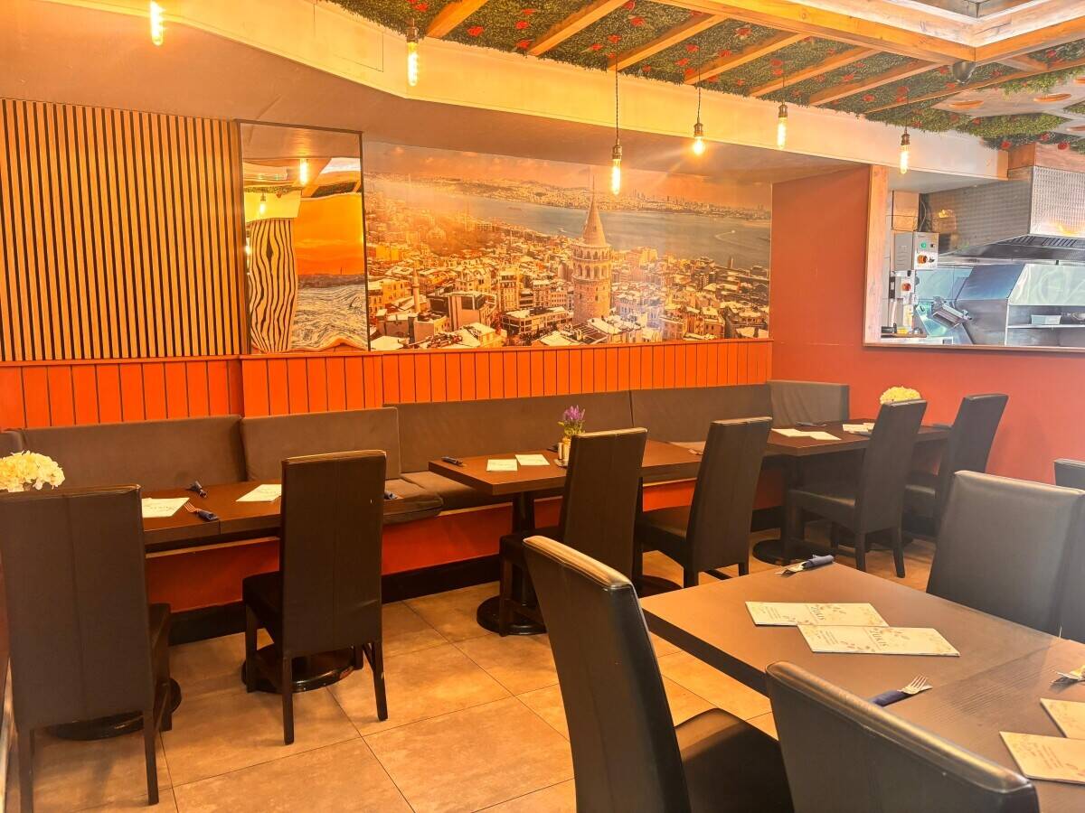 Zukis Restaurant is a well-established Turkish takeaway and delivery business, offering authentic flavours cooked on a traditional charcoal grill. Kno Photo 6