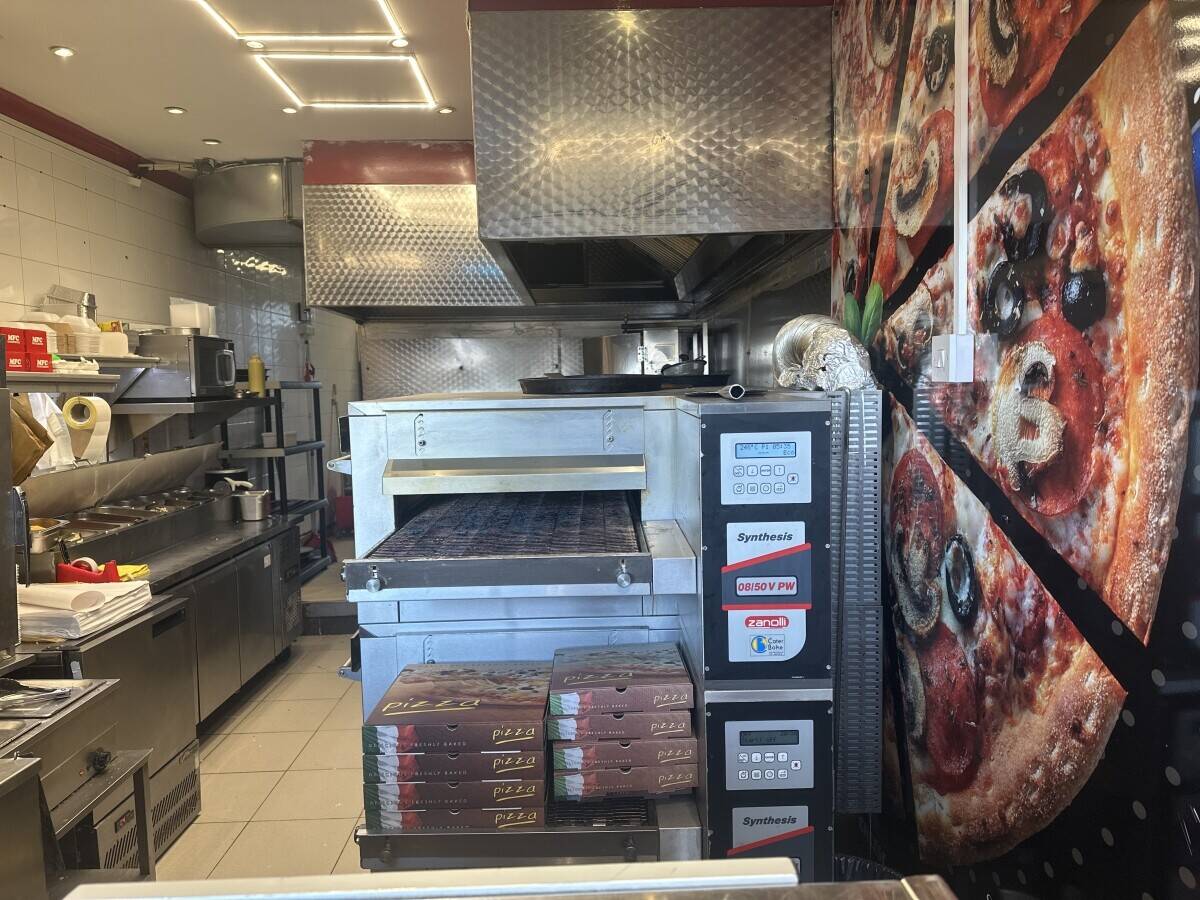 Chicken and pizza takeaway
