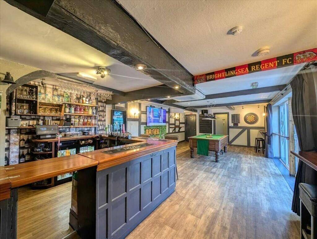 ESSEX - REFURBISHED FREEHOUSE WITH LETTING ROOMS FOR SALE