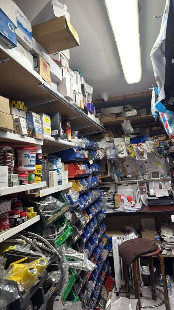 DIY/Bathrooms Store in East London Photo 7