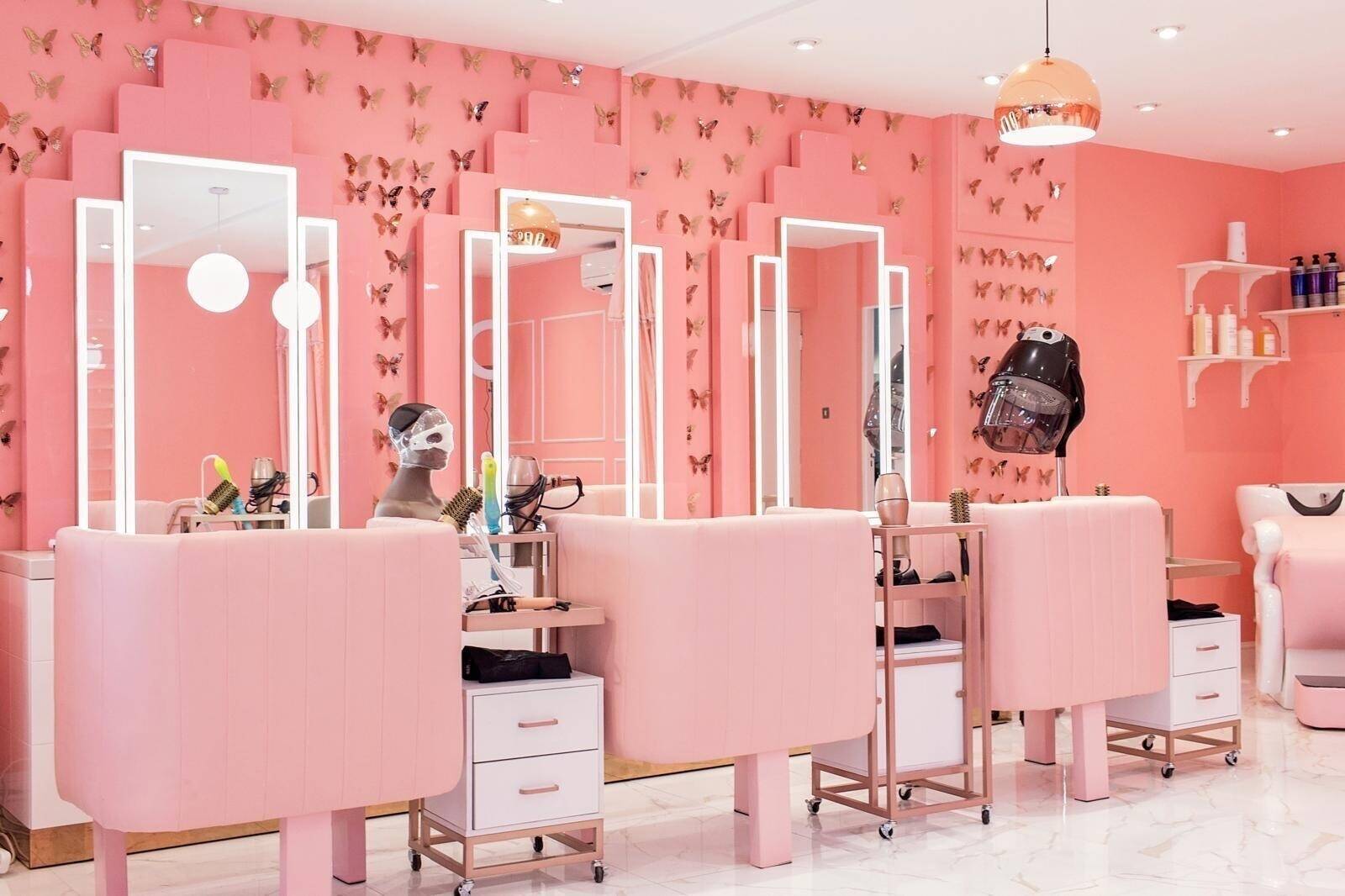 EXCEPTIONALLY FITTED SALON Photo 7