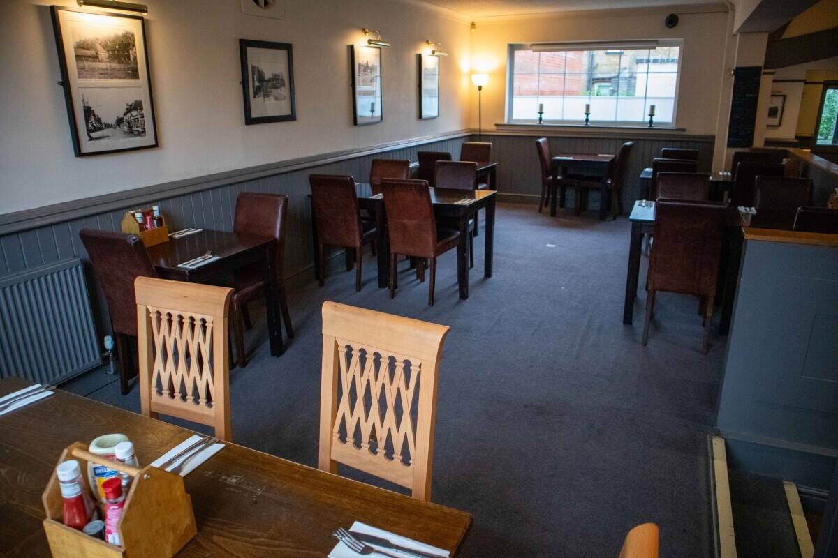 WEST WICKHAM, LONDON - SIZEABLE HIGH STREET PUB AND EATERY Photo 7