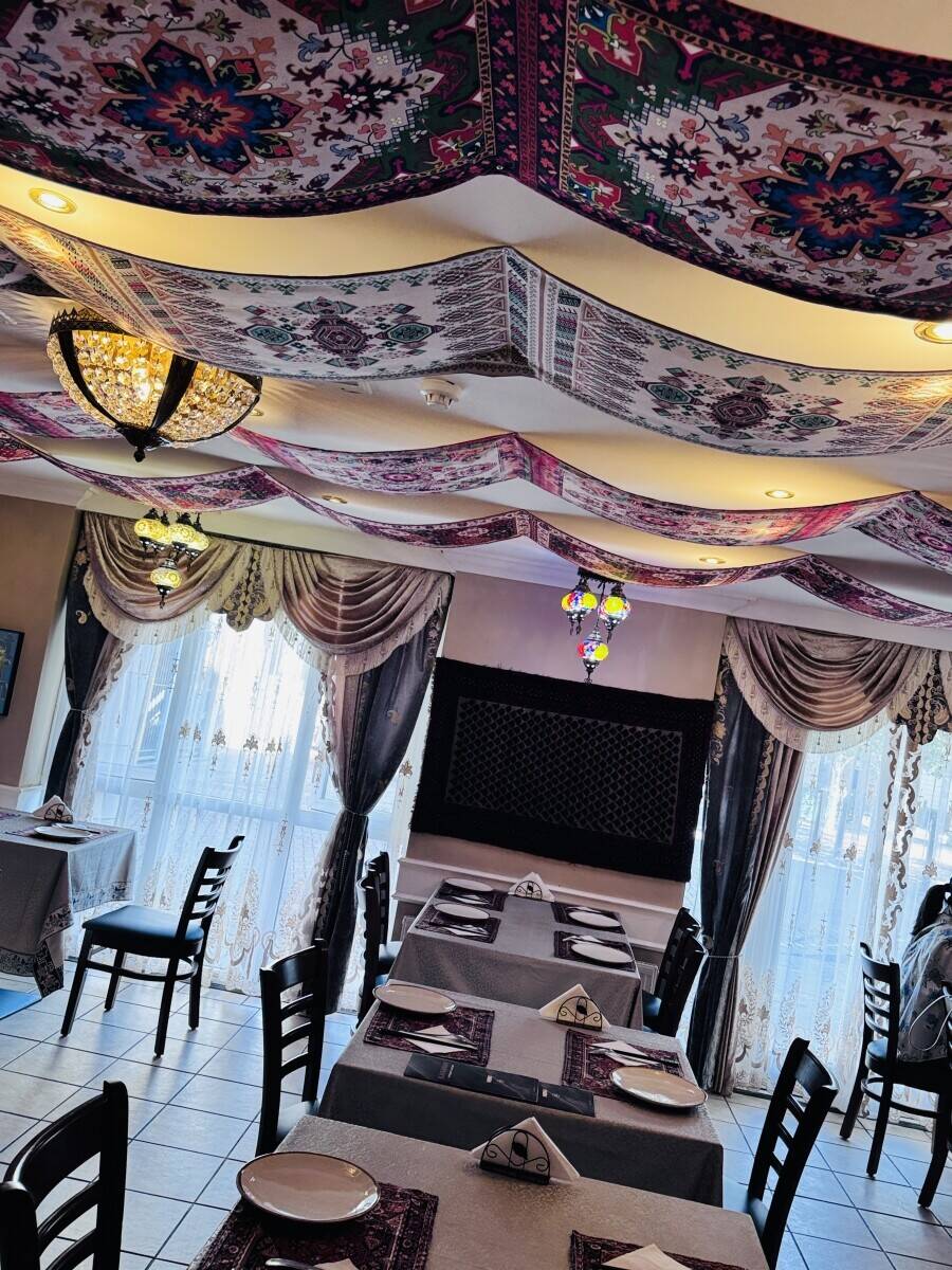 Charming Restaurant for Sale: Prime Location in Cambridge , Just Walk Distance From Cambridge Train Station Photo 7