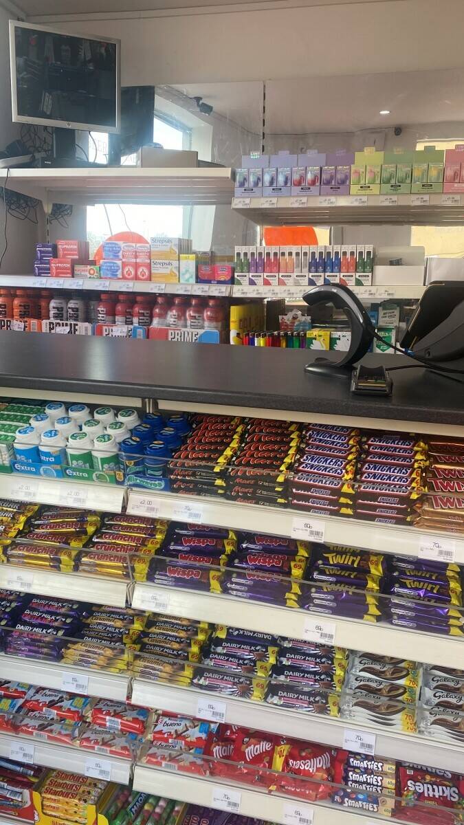 Convenience store Photo 7