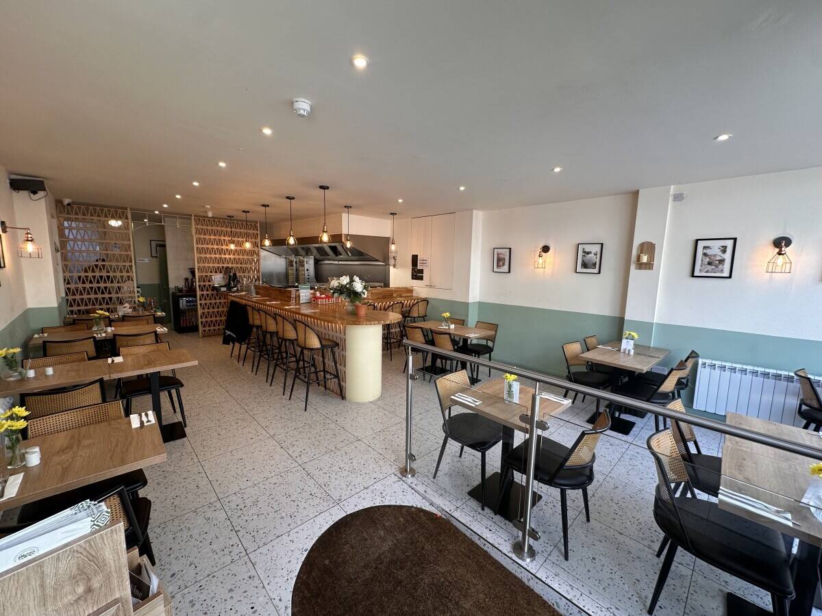 Well-Equipped Town Centre Restaurant  Prime Worthing Location Photo 6